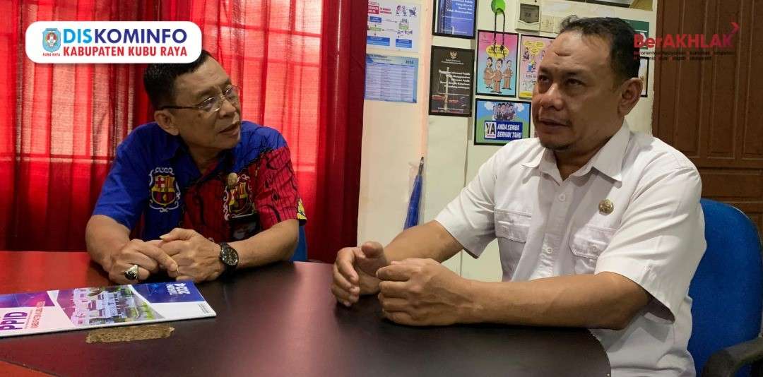 Diskusi dengan Koordinator Bidang Kerjasama dan Hubungan Antar Lembaga Komisi Informasi Provinsi Kalimantan Barat