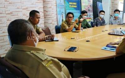 Kunjungan Kepala Desa Parit Baru dan Dosen serta Mahasiswa dari Untan dalam rangka mengembangkan Smart Village